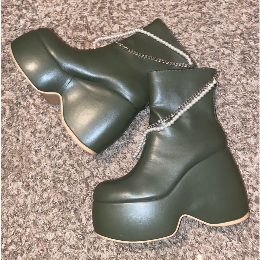 Faux Leather Pearl Chain Back Zipper Thick Sole Boots